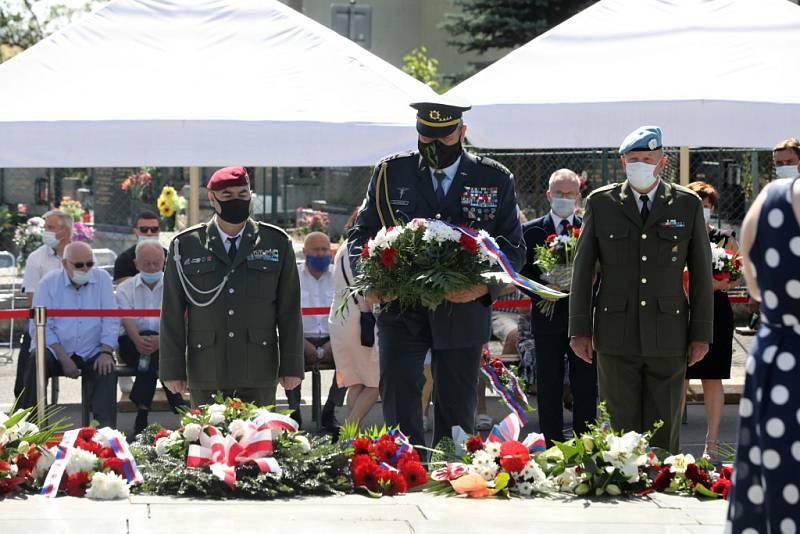 Z důvodu hygienických opatření šíření onemocnění Covid-19 se letos pieta konala pouze v omezeném režimu.