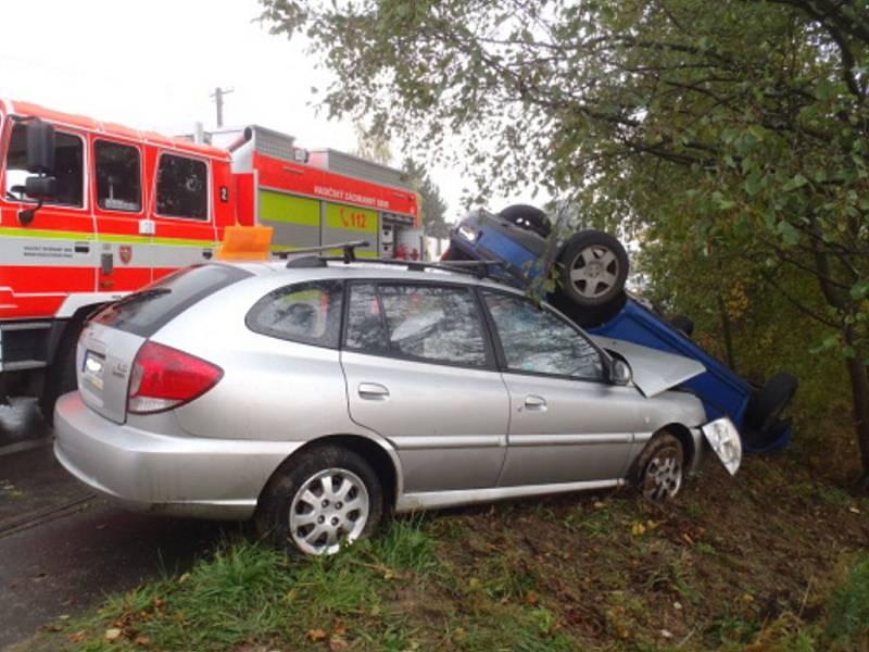 Nehoda dvou osobních automobiů v Šenově si vyžádala zranění sedmi osob. 