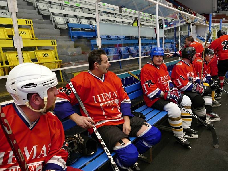 Na ledě havířovského zimního stadionu v sobotu večer od 17.30 do 20.30 hodin byly odehrány tři hokejová utkání hornických celků.