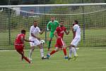 Fotbalisté Karviné (v bílém) si na Slovensku zahráli se Zlatými Moravci. Prohráli 2:3.