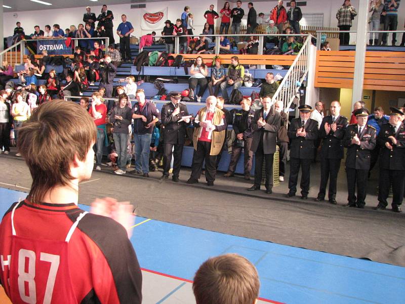 Halová soutěž mladých hasičů v Havířově, slavnostní zahájení