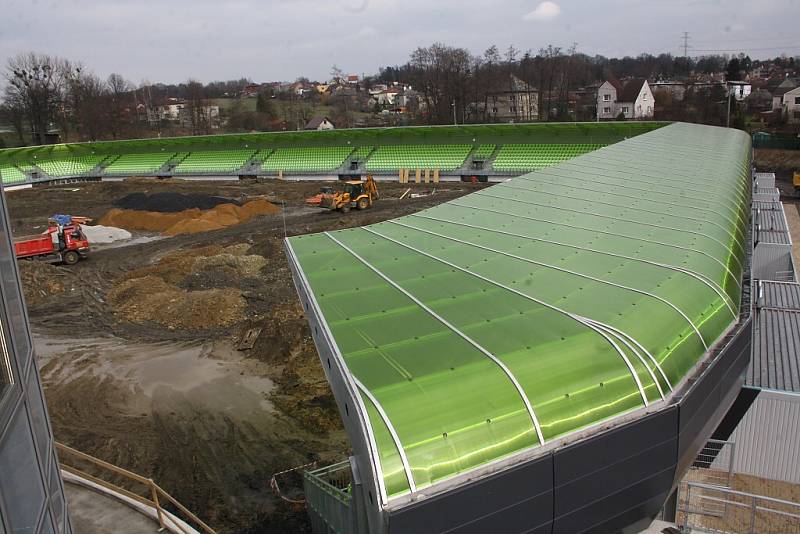 Stavba fotbalového stadionu v Karviné. 