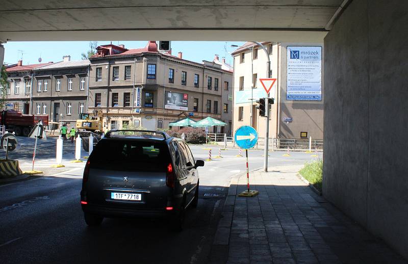 V centru Českého Těšína začala rekonstrukce kanalizace.