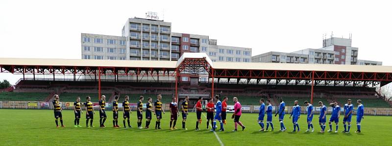 Havířovští fotbalisté (v modrém) přehráli Frýdlant jasně 3:0.