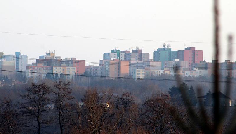 Dolní Lutyně. Pohled od bytovek na sídliště v Orlové.