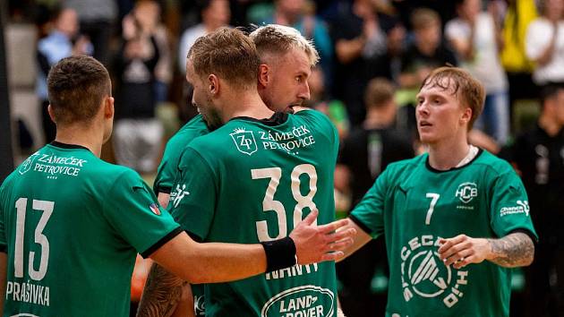 Házenkáři Baníku Karviná v úvodním zápase 2. kola evropského EHF Cupu porazili v sobotu doma rakouský Fivers Handball Margareten z Vídně 32:26.