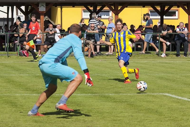 Zápasem mužů SK Stonava posílených o Michala Hubníka a Petera Kišku proti legendám Baníku Ostrava (2:0) vyvrcholily v sobotu 18. června oslavy 90 let tělovýchovy ve Stonavě. Góly dali Libor Žůrek a Petr Samec. Foto: SK Stonava