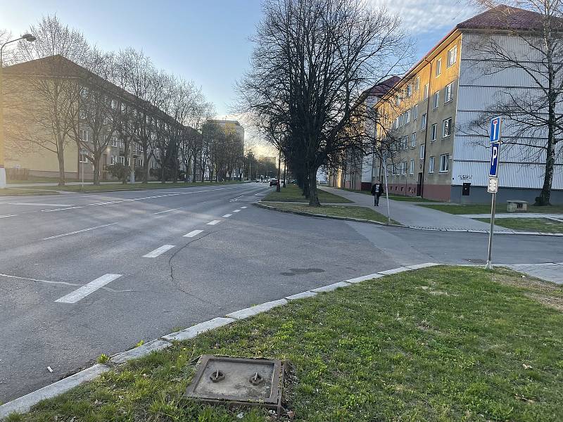 Na Národní třídě bude místo dvou jízdních pruhů na každé straně pouze jeden. Přibude 80 šikmých parkovacích míst.