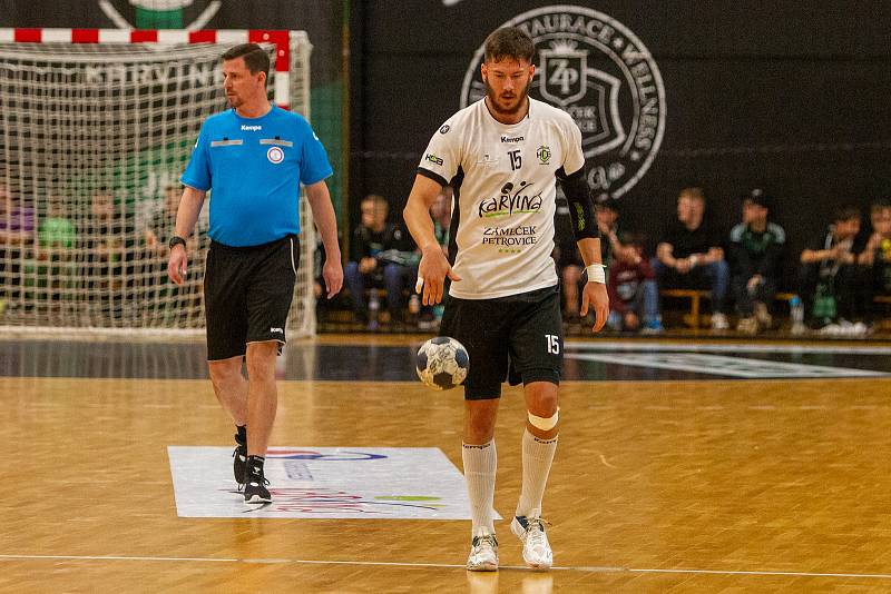 Finále play off házenkářské extraligy mužů - 5. zápas: Karviná - Talent tým Plzeňského kraje, 29. května 2022, Karviná. Na snímku Vojtěch Patzel z Karviné.