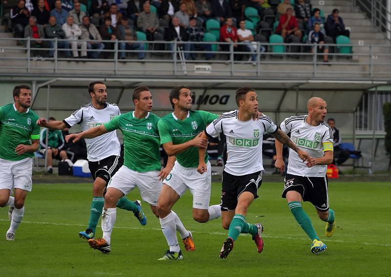 Karvinští fotbalisté (v bílém) přehráli Vltavín.