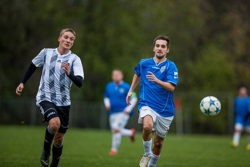 Duel mezi Těrlickem a Slovanem Havířov (v modrém).