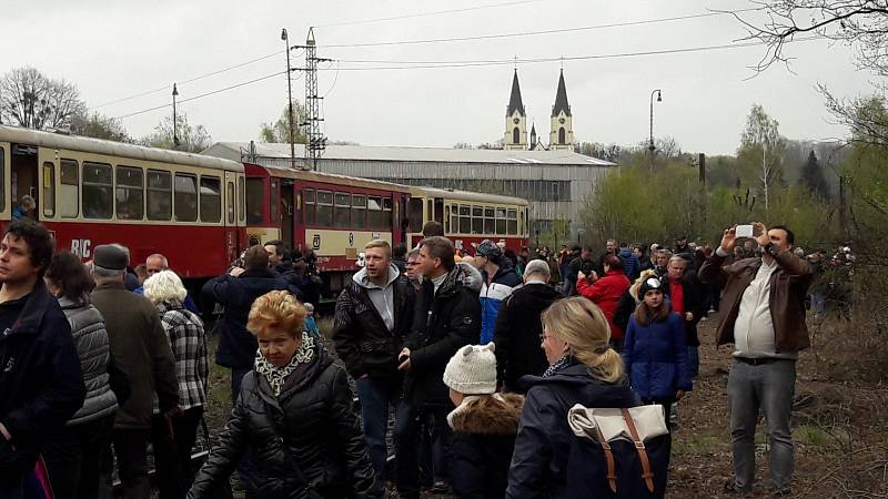 Vyjížďka speciálním vlakem po vlečkách báňské dráhy na Karvinsku.