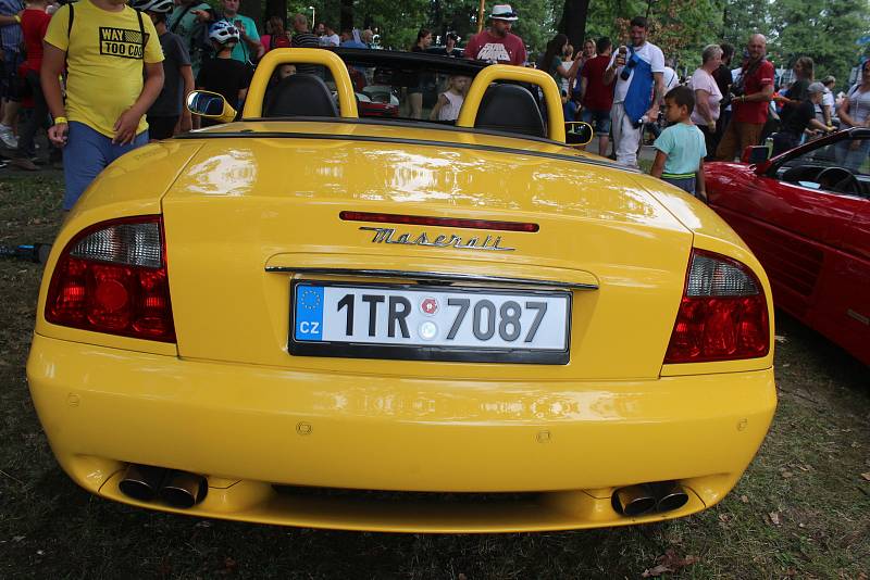 Do Bohumína se v sobotu 3. srpna 2019 sjelo na 122 historických vozů na setkání řidičů starých aut a motocyklů, které pořádal Veteran car club Ostrava.