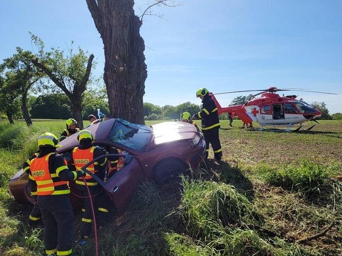 Nehoda, Horní Bludovice, 19. května 2022, zásah hasičů.
