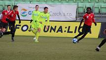 Generálka karvinských fotbalistů (v zelenkavém) proti Tychům 4:1.