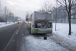 Následky požáru autobusu s pohonem na zemní plyn v Chotěbuzi. 