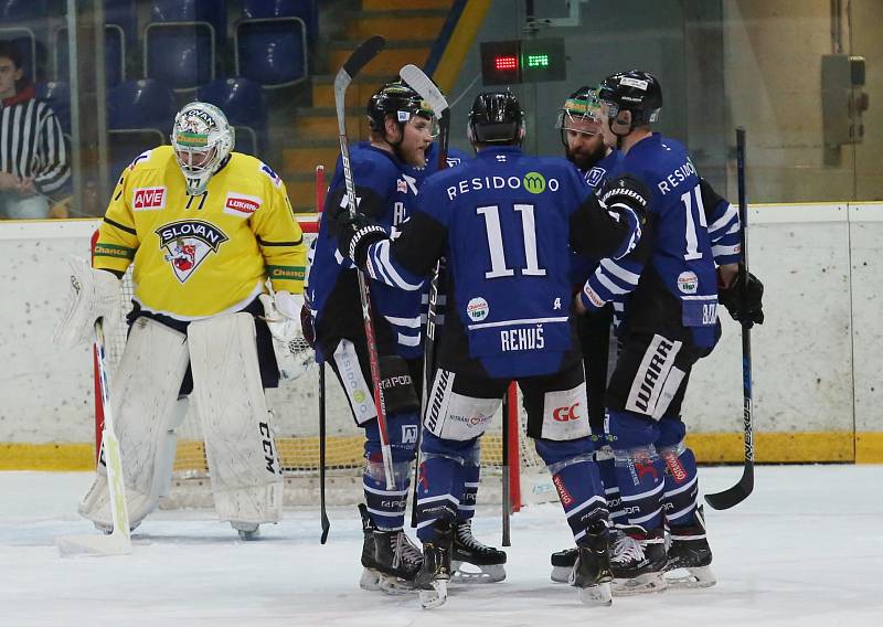 Havířov (v modrém) v Ústí zklamal a bude muset o play off zabojovat v úterý.