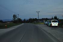 Policie žádá veřejnost o pomoc po řidiči, který v Horních Bludovicích při předjíždění vytlačil svým vozidlem z cesty motocyklistu, který pak upadl a zranil se. Řidič vozu, kterým byl zřejmě modrý Renault Laguna, poté ujel.