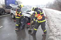 Zásah hasičů u dopravní nehody dvou osobních vozidel ve Vodní ulici v Havířově.