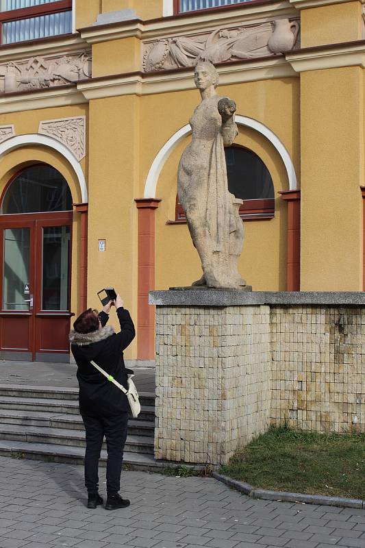 Poznávací procházka Havířovem zaměřená na sochy. Lučina.