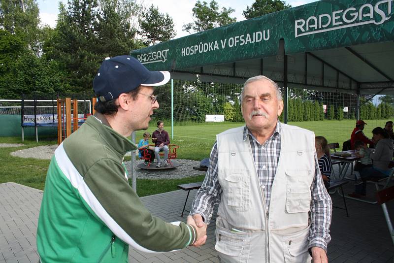 Karel Swienczyk (vpravo) pomáhal v 60. letech minulého století areál budovat.