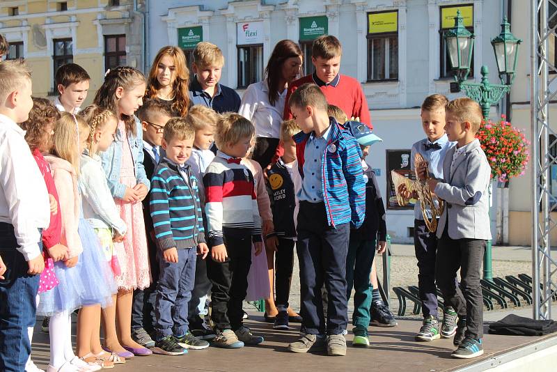 Přivítání žáků ZŠ s polským jazykem vyučovacím v Karviné-Fryštátě proběhlo 1. září na Masarykově náměstí.