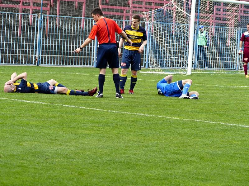 Havířovští fotbalisté (v modrém) přehráli Frýdlant jasně 3:0.