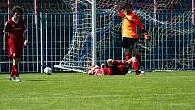 Havířovští fotbalisté (v modrém) přehráli Nový Jičín 2:0.