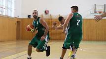 Basketbalisté Karviné (v zeleném) zdolali VŠB Ostrava a skončili na Emil Cupu druzí.