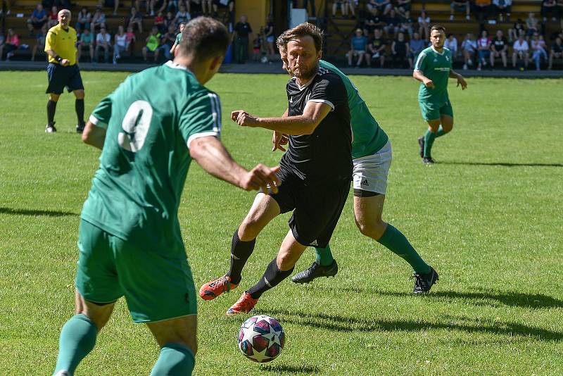 Fotbalový zápas FK Slovan Záblatí - profesionální hokejisté, 6. června 2020 v Bohumíně.