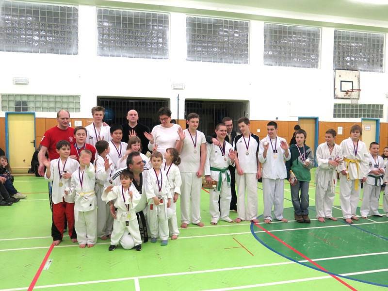 V tělocvičně Základní školy 1. máje si v sobotu dali sraz mladí sportovci, vyznavači korejského bojového umění taekwondo.