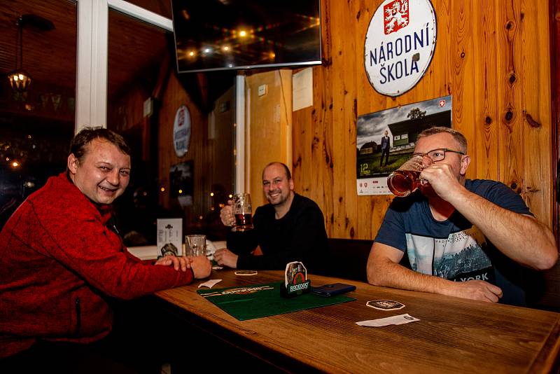 Restaurace a Bar BLESK a Tipsport Bar v Havířově, 17. prosince 2020.