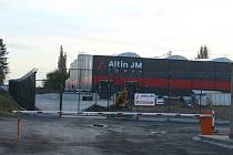 Společnost Altin JM Group, která v Rychvaldu vyrábí instantní potraviny, je terčem kritiky zejména lidí z okolí kvůli zápachu z provozu.