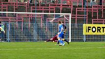 Havířovští fotbalisté (v modrém) přehráli Frýdlant jasně 3:0.