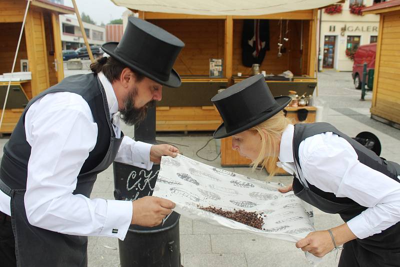 Knihy, pestrost, zábava, úsměvy knihovnic, dětí i všech dalších návštěvníků, to je Knižní jarmark Karviná.