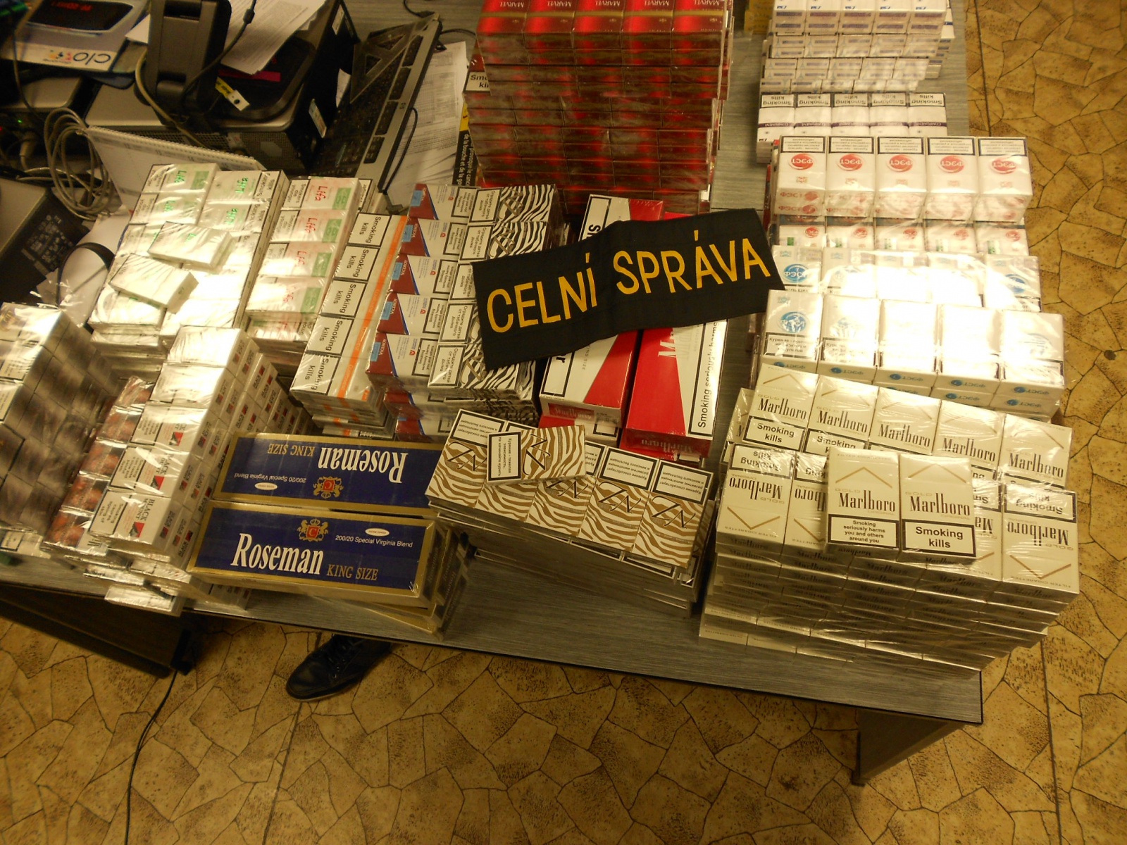Při šťáře na tržnici celníci našli tajné skrýše cigaret - Karvinský a  havířovský deník