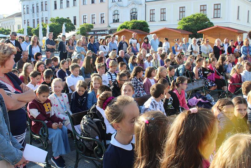 Přivítání žáků ZŠ s polským jazykem vyučovacím v Karviné-Fryštátě proběhlo 1. září na Masarykově náměstí.