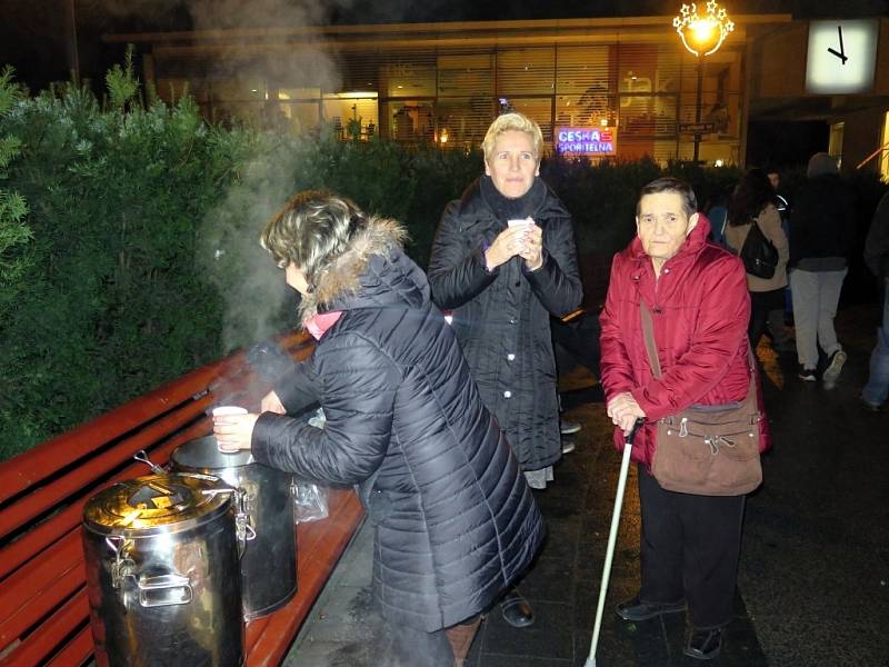 Tradiční společná půlnoční mše několika církví ve 22 hodin v centru Havířova. 