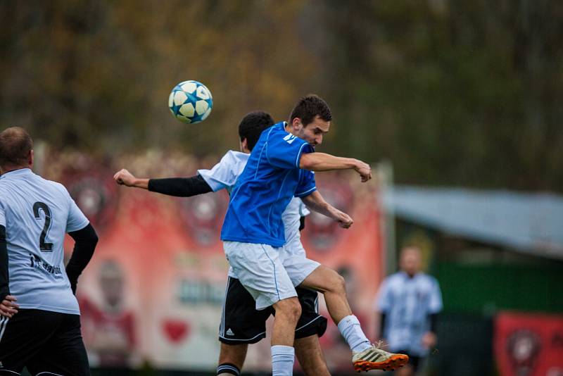 Duel mezi Těrlickem a Slovanem Havířov (v modrém).