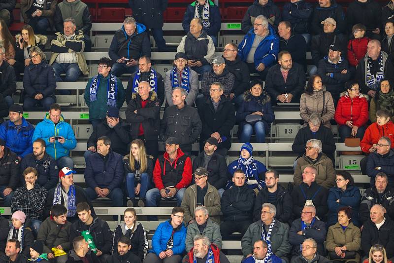 Havířovští hokejisté (v bílém) nestačili na Kladno a dál bojují o play-off.