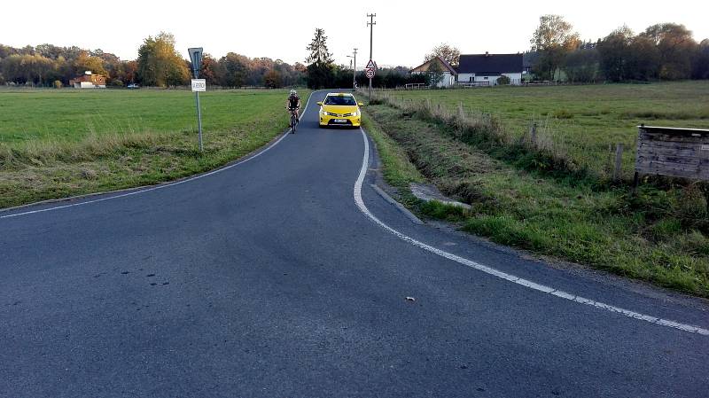 Nová cyklostezka v Havířově, která cyklostezkou není. Po "cyklostezce" jezdí společně s cyklisty i auta.