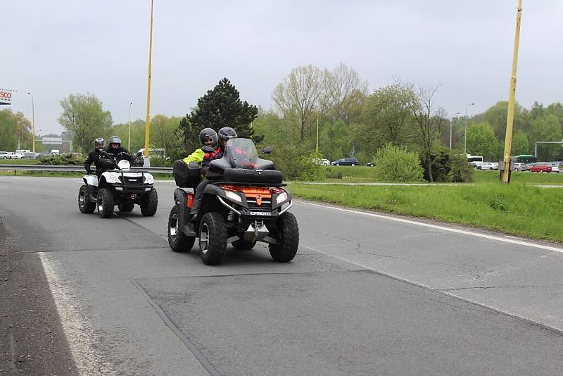 Společná jarní vyjížďka motorkářů z Havířova do Dobré. 