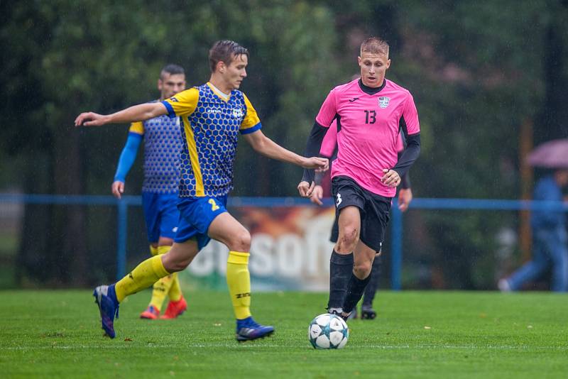 Divizní derby Bohumín - Havířov (v růžovém).