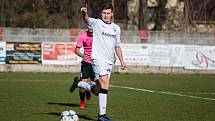 Okresní derby v divizi. Dětmarovice (v bílém) porazily Havířov 1:0.