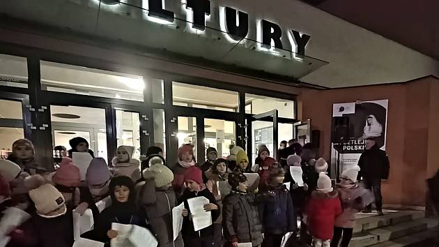 Také v centru Orlové se 7. prosince zpívaly koledy s Deníkem.