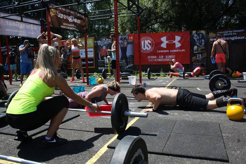 CrossFit závody Superior 14 Summer Games 2015 na letním koupališti v Havířově