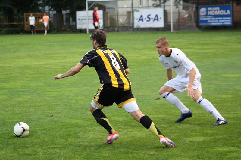 Derby mezi Těšínem (pruhované dresy) a Dětmarovicemi skončilo nerozhodně.