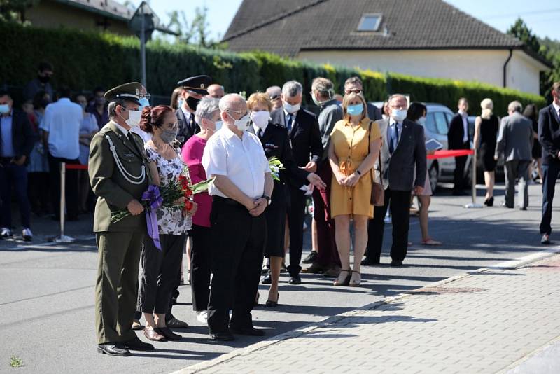 Z důvodu hygienických opatření šíření onemocnění Covid-19 se letos pieta konala pouze v omezeném režimu.