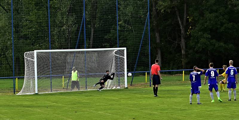 Derby Dolní Lutyně - Albrechtice (v modrém) skončilo výsledkem 1:4.