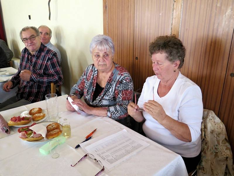 Setkání členů Klubu důchodců Dolu Dukla. 